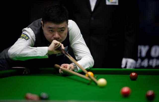（体育）（3）斯诺克——武汉公开赛：丁俊晖胜麦圭根XxjpseC007312_20241006_PEPFN0A001.jpg